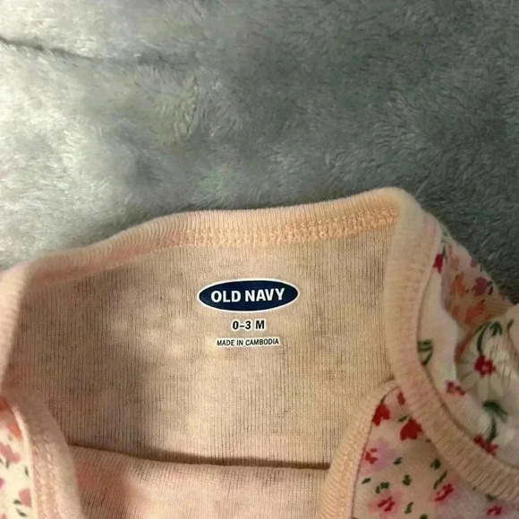 Old Navy  - 2 piece newborn outfit/set. Size 0-3 months - Picture 3 of 6